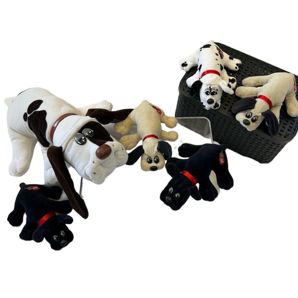 Vintage Original Pound Puppies, sold as set of 6. One large five small.